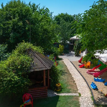 Casa La Dinamo Maison d'hôtes Două Mai